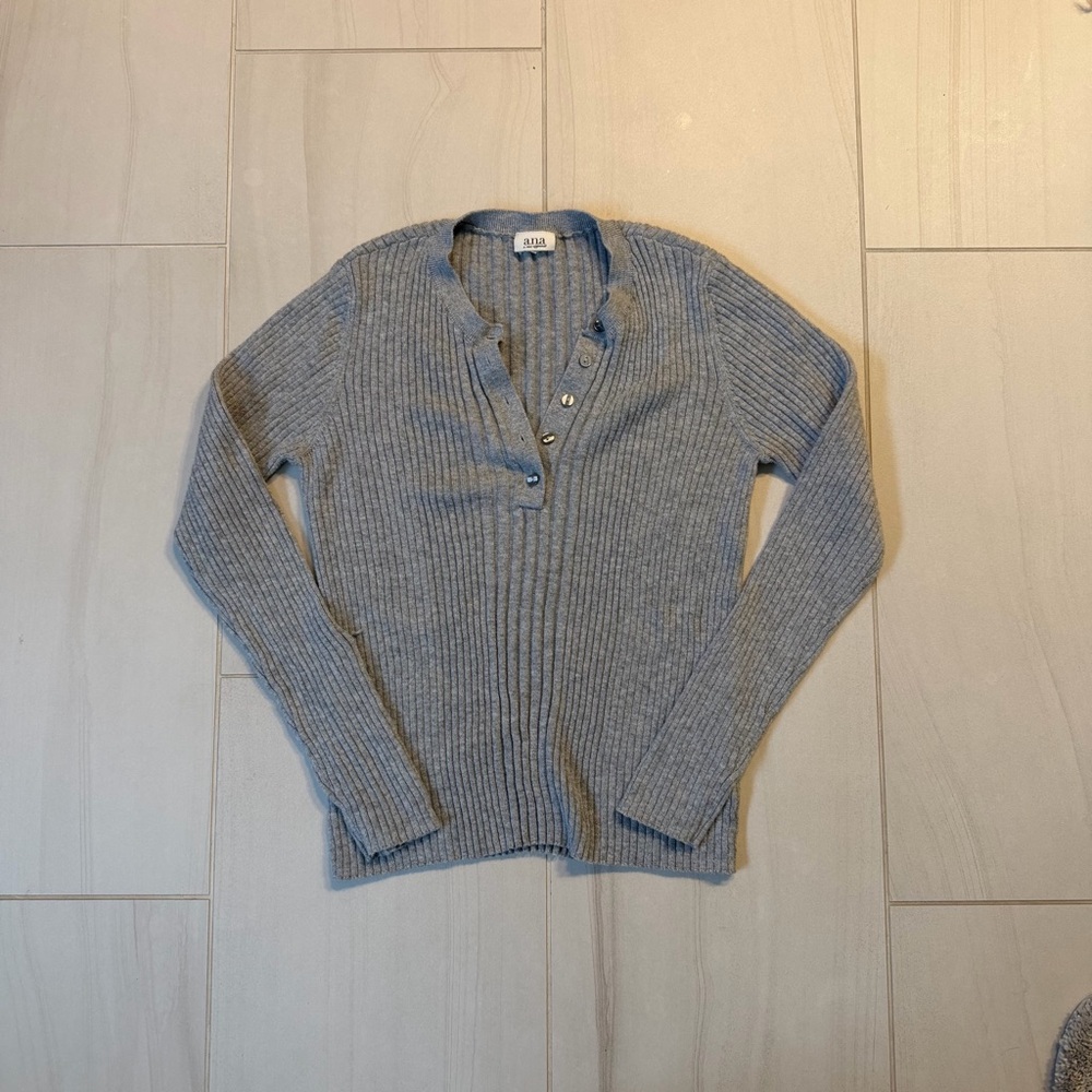 a.n.a Women's V-Neck Sweater in Gray